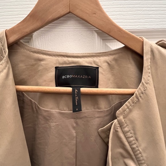 Trench coat with ruffle front BCBC Max Azria small - Picture 8 of 12